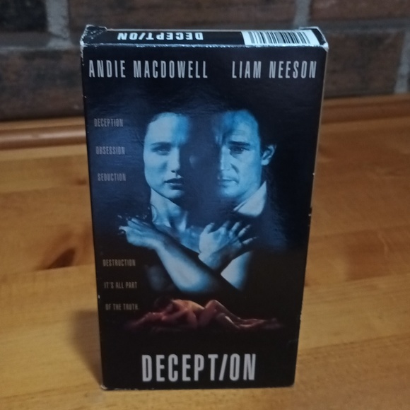 Deception Ruby Cairo 1992 ‧ Thriller/Mystery ‧ 1h 51m - Picture 2 of 8